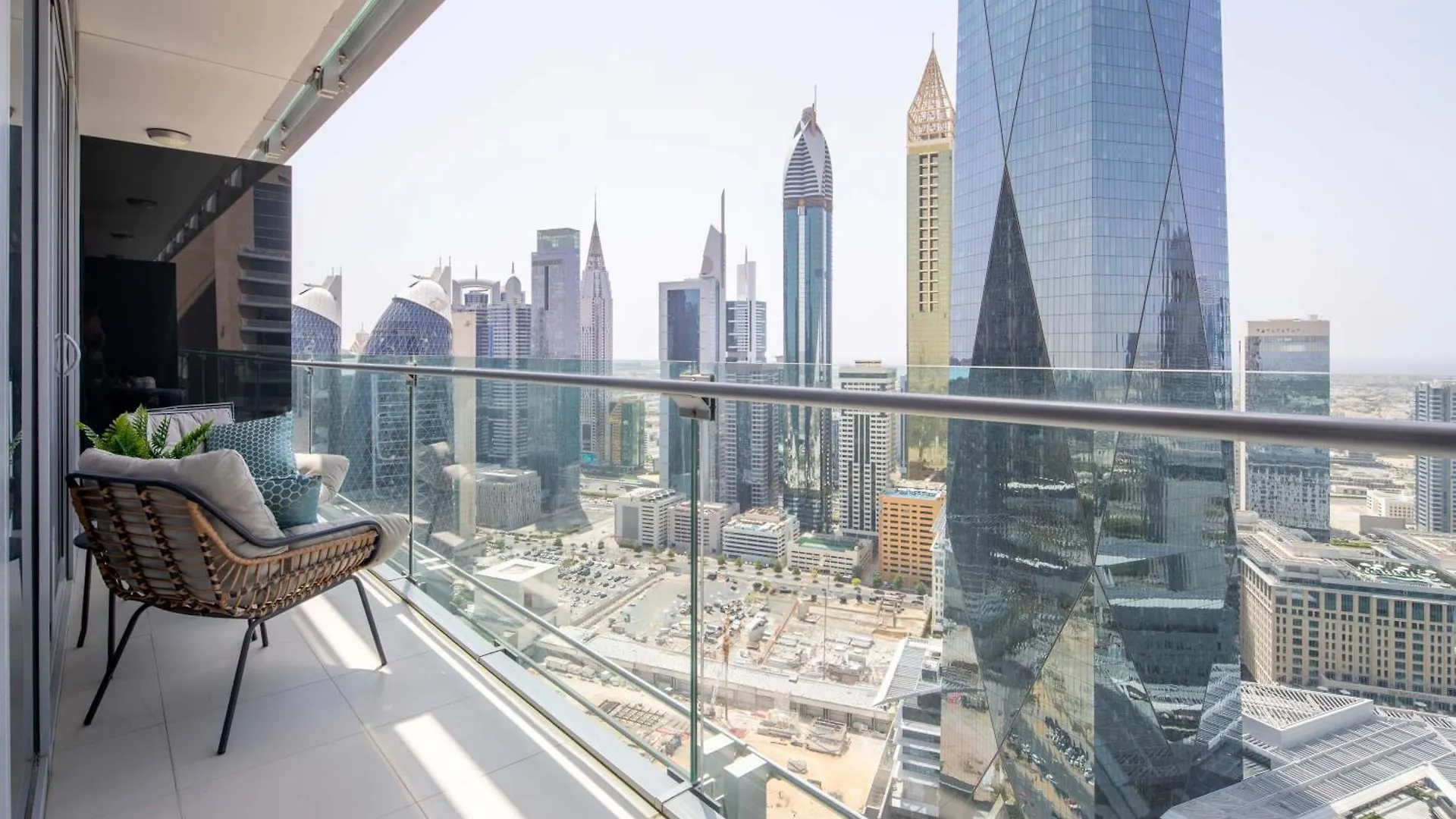 Frank Porter - Burj Daman دبي
